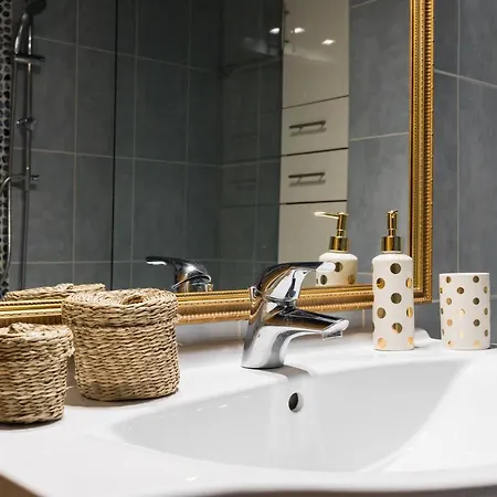 Athenian Stylish 2 Bdrm Афины