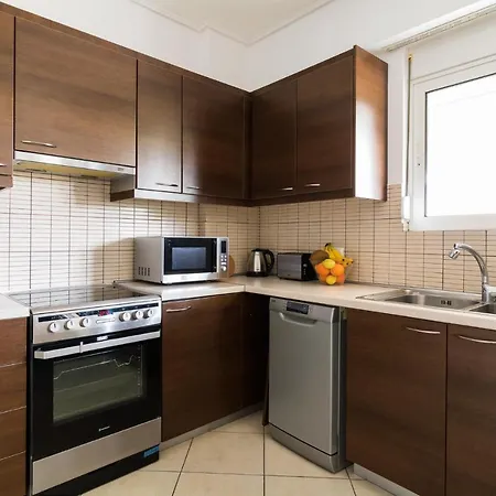Athenian Stylish 2 Bdrm Афины
